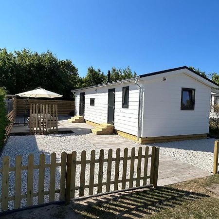 Breezy Beach Chalet Петен Екстериор снимка